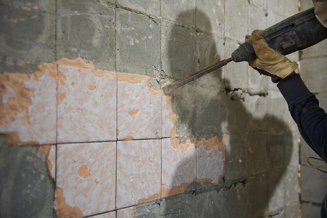 墙壁砖脱落怎样修复(墙壁砖脱落怎样修复好) 墙壁砖脱落怎样修复(墙壁砖脱落怎样修复好)